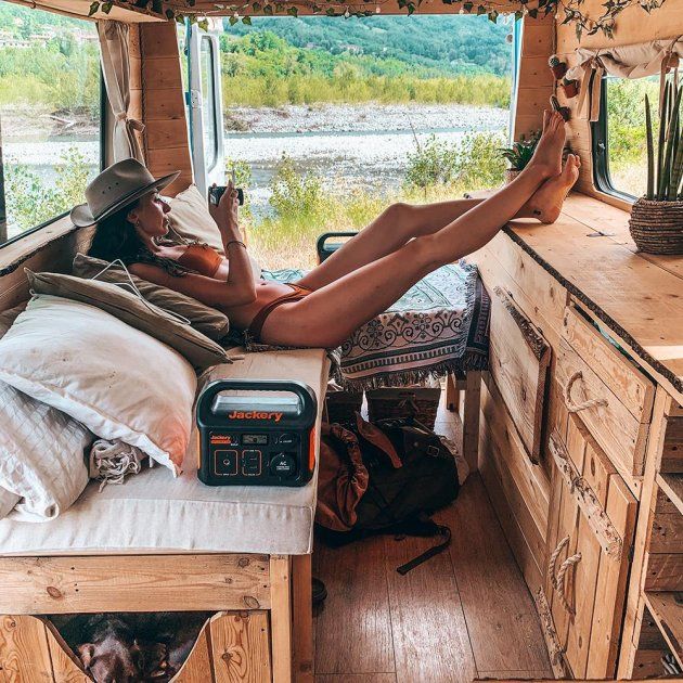 Зарядна станція Jackery Explorer 240EU
